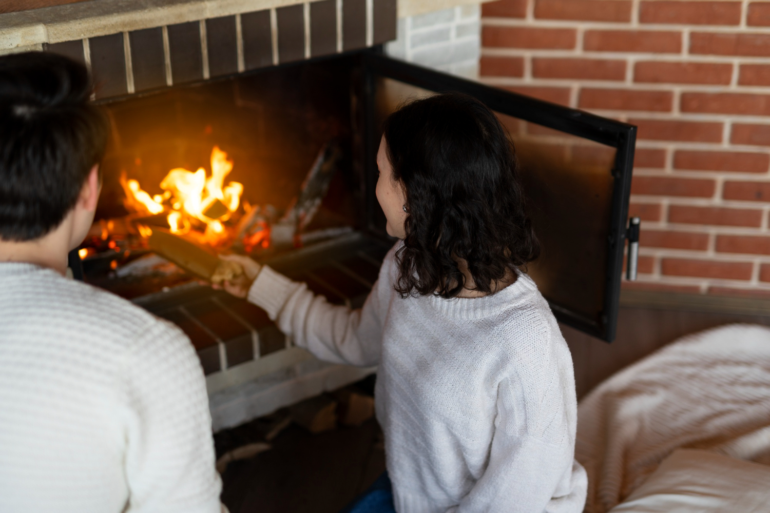 Cómo elegir el cristal adecuado para una chimenea y mejorar la seguridad del hogar
